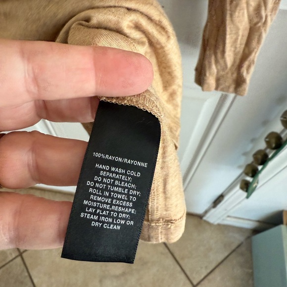 Lafayette 148 New York Beige Tan  Long Sleeve Top Rayon Lghtwt Flowy - Picture 3 of 5